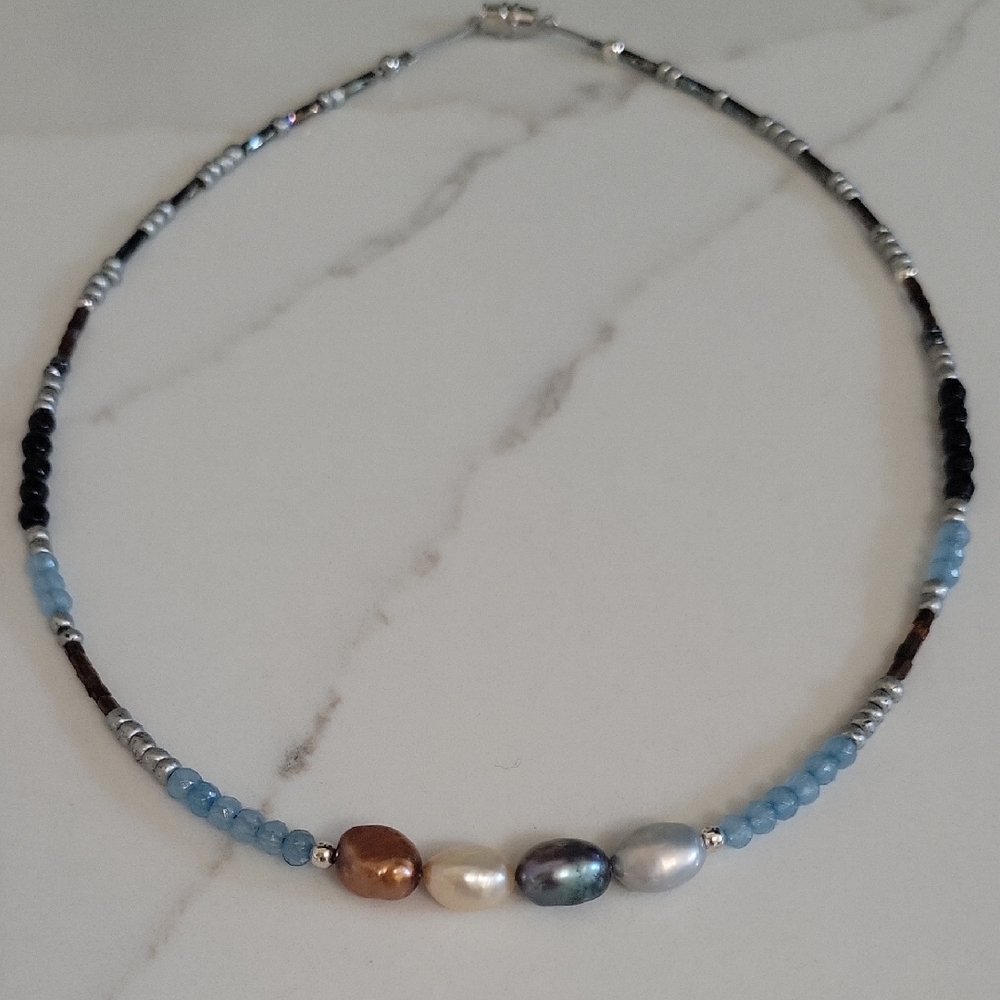 Elegant Multicolor Beaded Necklace With 4 Mulricolor Freshwater Pearls.